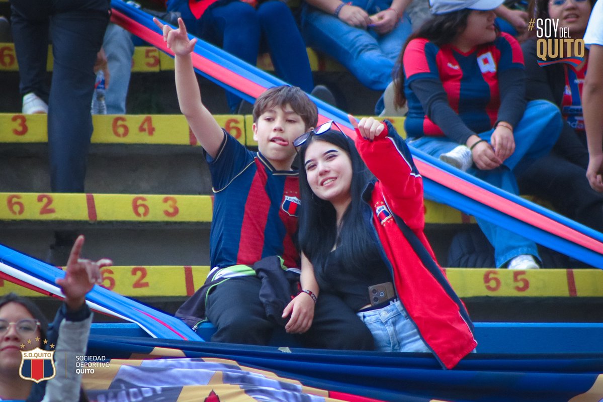 SDQuito_Oficial's tweet photo. ¡Me saco el sombrero 🎩 con ustedes! 👏 #SoyDelQuito 💙❤️ 
Galería 📸 👉 https://t.co/NdV0bUKqKG https://t.co/F6AtFjEvfM