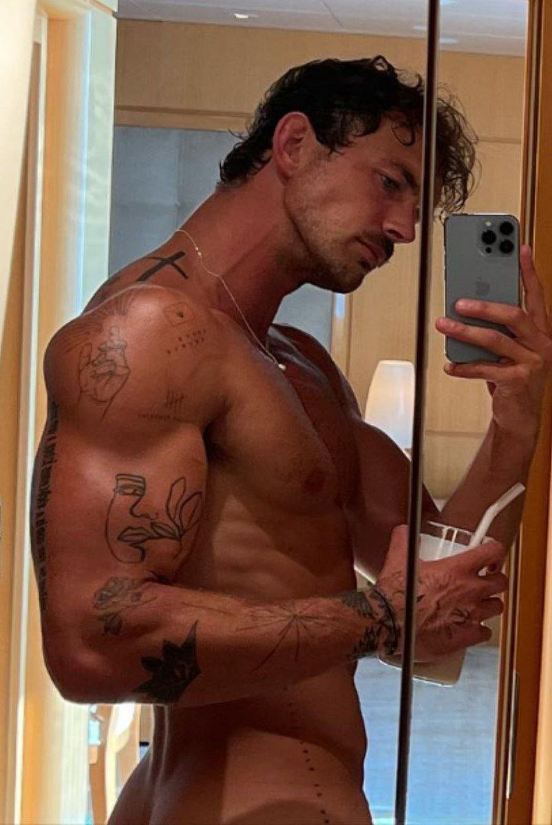 holystudd's tweet photo. Happy Sunday! #SeductiveSunday https://t.co/uvxYgVQfyR