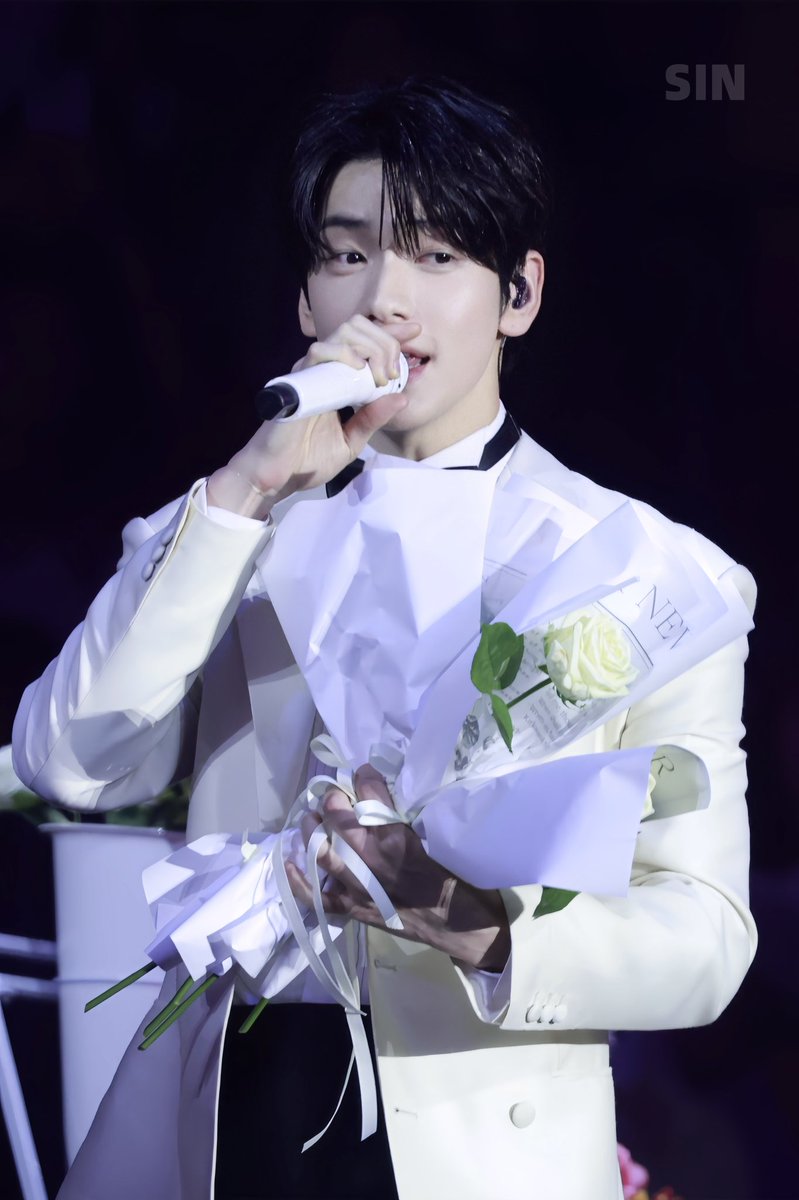 ra1sin81's tweet photo. 260607 💐🤍

#SOOBIN #수빈 #スビン
#txt  #TOMORROW_X_TOGETHER 
#투모로우바이투게더 https://t.co/WYnzREz9pT