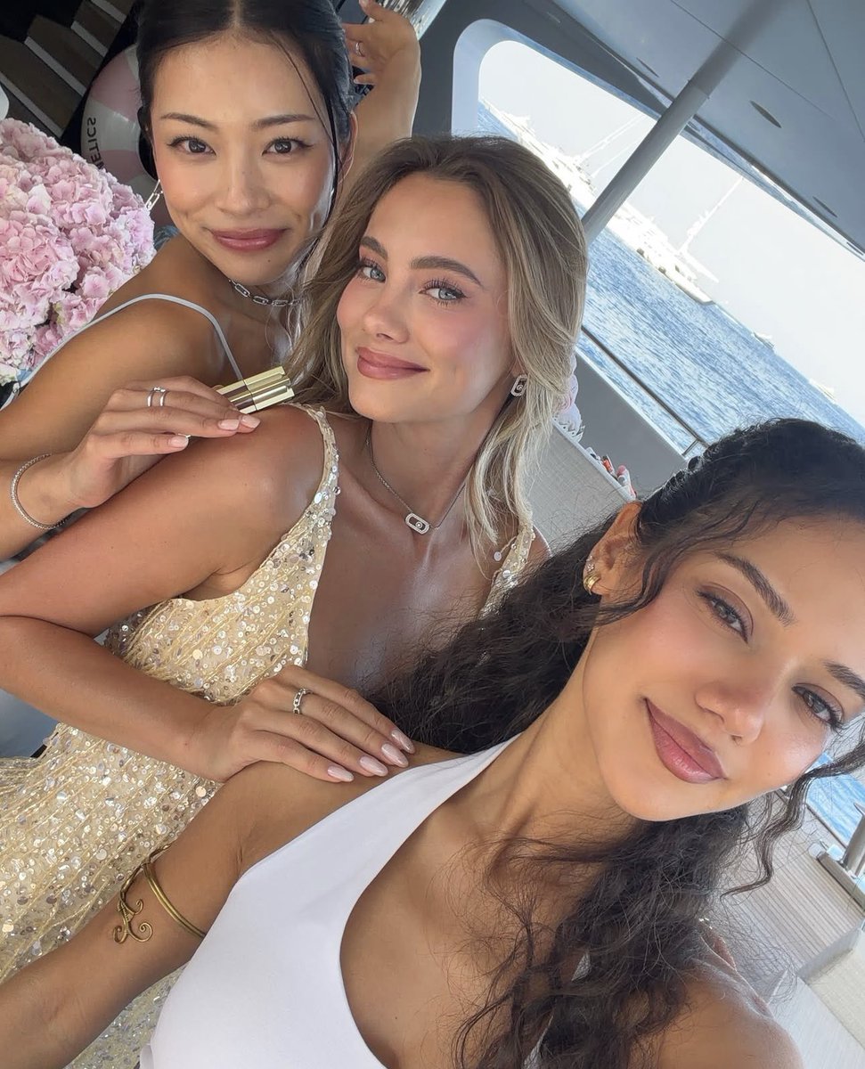 mylorensworld's tweet photo. The way they met up because they were the face of the fancast of the twisted series books and became best friends I’m kinda living https://t.co/vlVJ0bxJzM