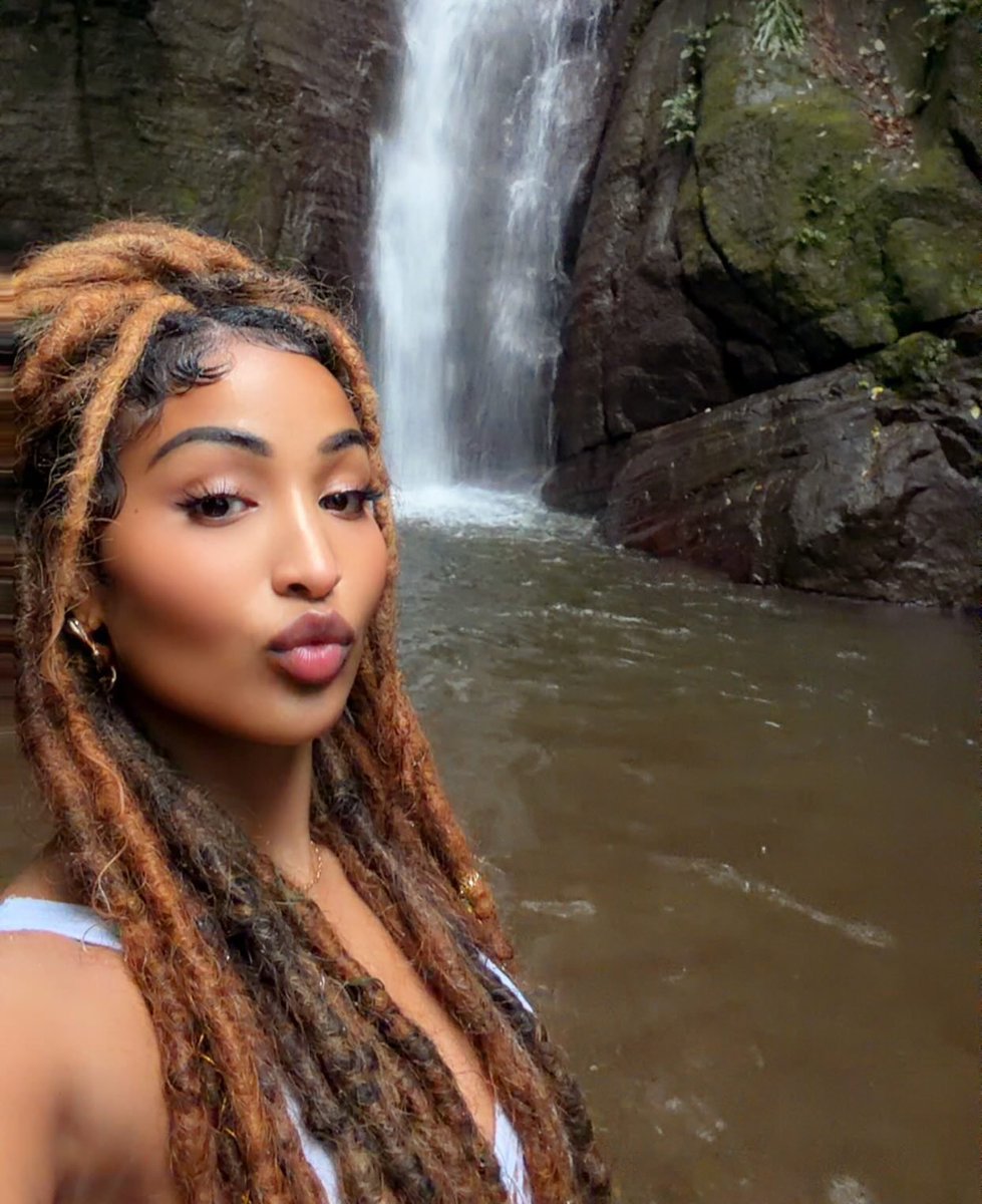wavecheckers's tweet photo. Shenseea back at home🎋🇯🇲 https://t.co/UTO646GicS