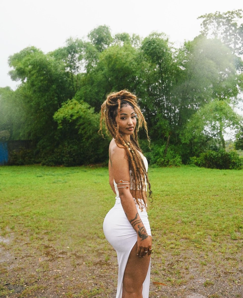 wavecheckers's tweet photo. Shenseea back at home🎋🇯🇲 https://t.co/UTO646GicS