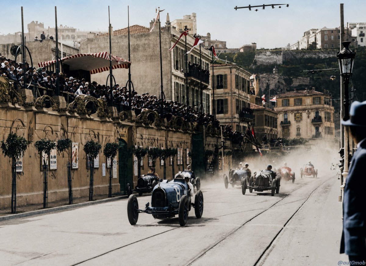 aut0mob's tweet photo. Start of the inaugural Monaco Grand Prix 🇲🇨 1929
Crowds watch as the cars speed along the street, led by Marcel Lehoux  in #8 Bugatti T35C (dnf) 🏁 Note the tramlines... 
📷National Motor Museum https://t.co/ylMtLYeJRs