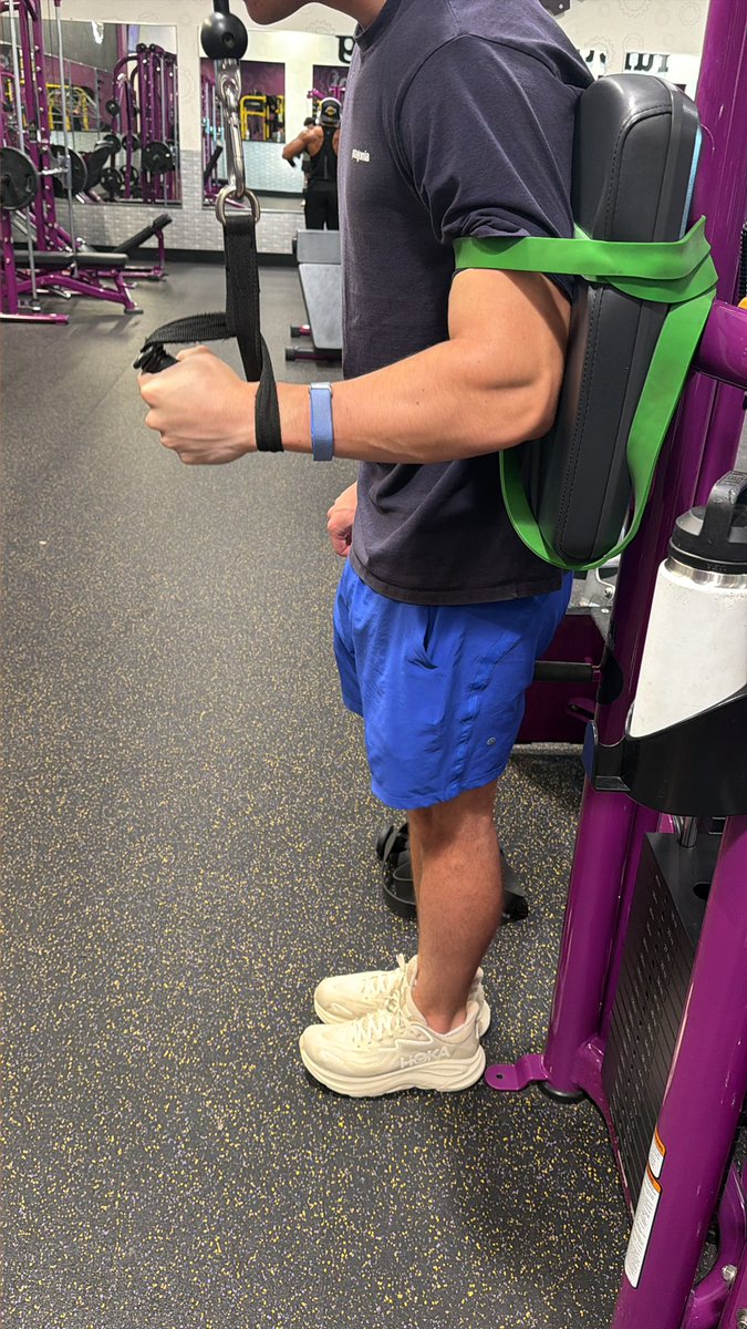 harrybrowncuck's tweet photo. Me and my boy’s new strat. Is this taking it too far? #planetfitness https://t.co/ESsu9raaQg