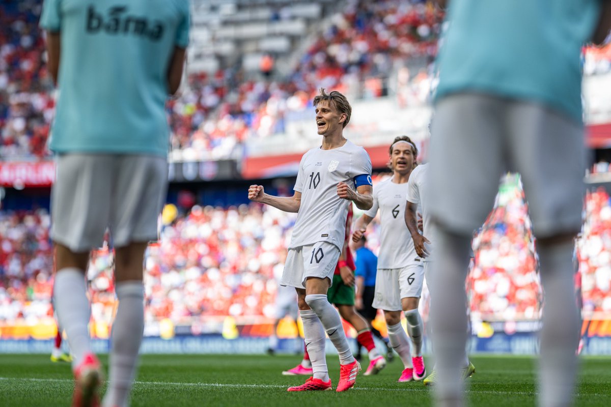 _BeFootball's tweet photo. 🚨🚨 LE MAROC ET LA NORVÈGE SE NEUTRALISENT EN AMICAL : 1-1 🤝🇲🇦🇳🇴

⚽️ Brahim Diaz

⚽️ Odegaard

À noter les sorties sur blessure de deux marocains juste avant le mondial : EZ ABDE ET NOUSSAIR MAZRAOUI 🩹🤕