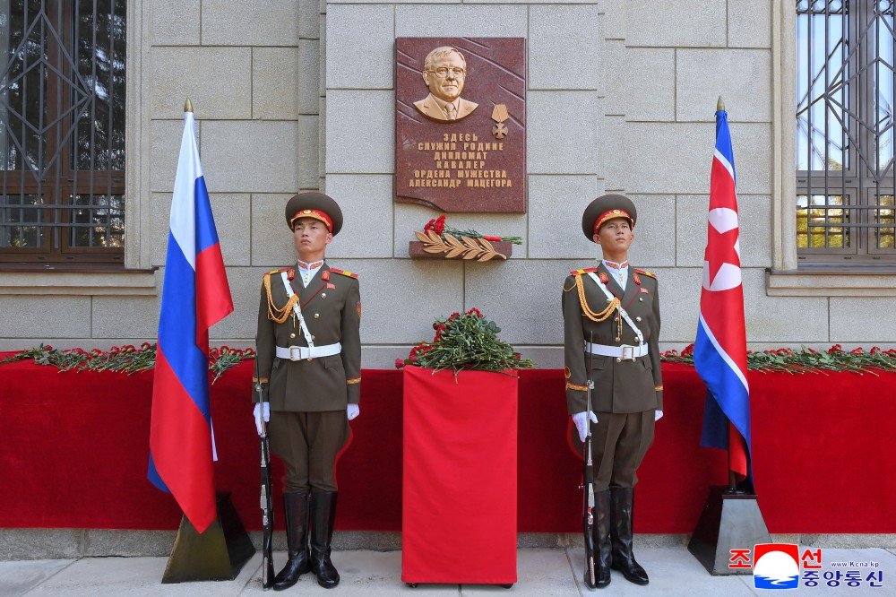 DPRKpics's tweet photo. Memorial Tablet unveiling ceremony held at Russian Embassy https://t.co/Hft9hLQ2dw