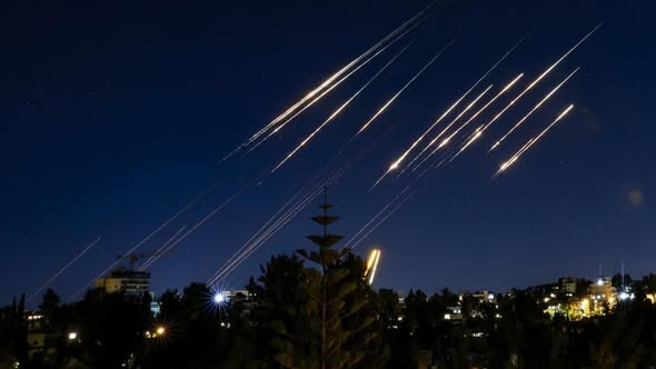 datapolisbo's tweet photo. ¿Vuelve la guerra a Medio Oriente?: Irán ataca con misiles el norte de Israel

https://t.co/r454ZsV83l https://t.co/PWnoMX2LCD