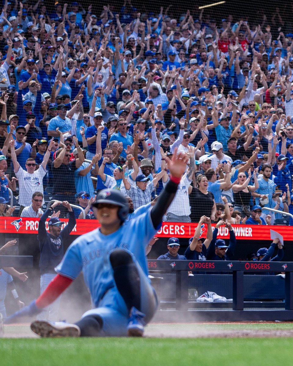 BlueJays's tweet photo. Still scorchin' hot in these streets, babyyyy 🇨🇦🔥 #BlueJays50 https://t.co/K7emfSp6EX