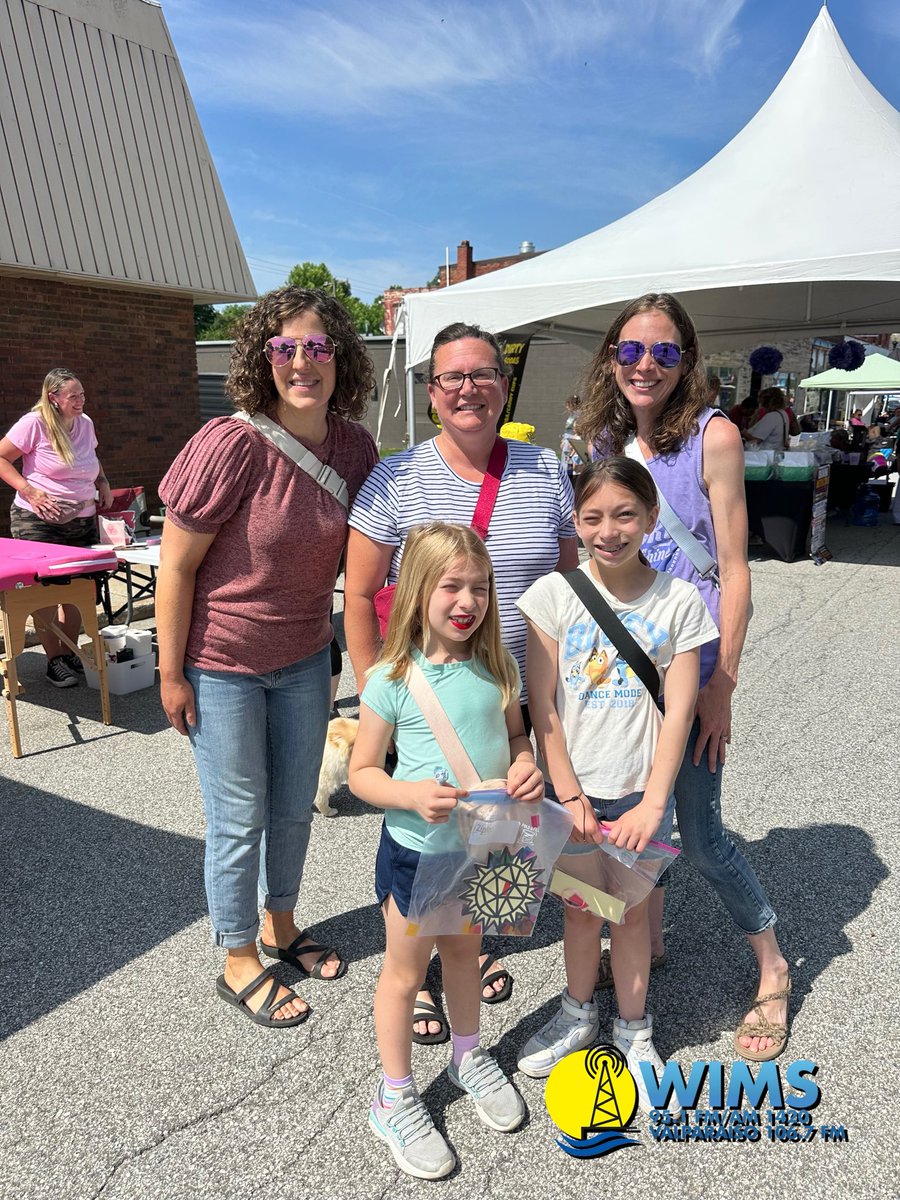 WIMSRADIO's tweet photo. Market on Main with the Westville Chamber of Commerce and TEAM WIMS #wims #whfb #localradio #westville https://t.co/gopkt1CyXP