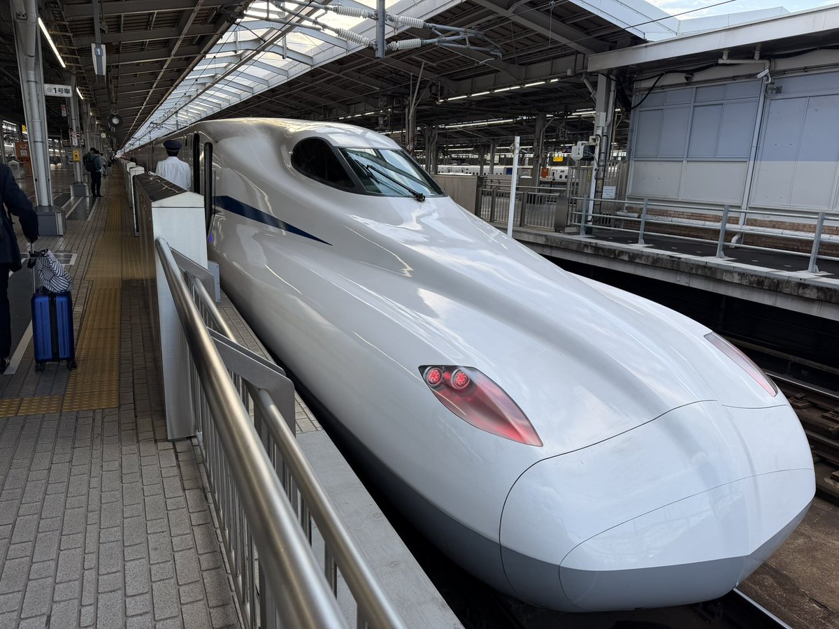 spawnikouze's tweet photo. これより始発のTOKIMEKI EXPRESSで大阪→東京エクストリーム通勤する https://t.co/Zt8GCBYRcl