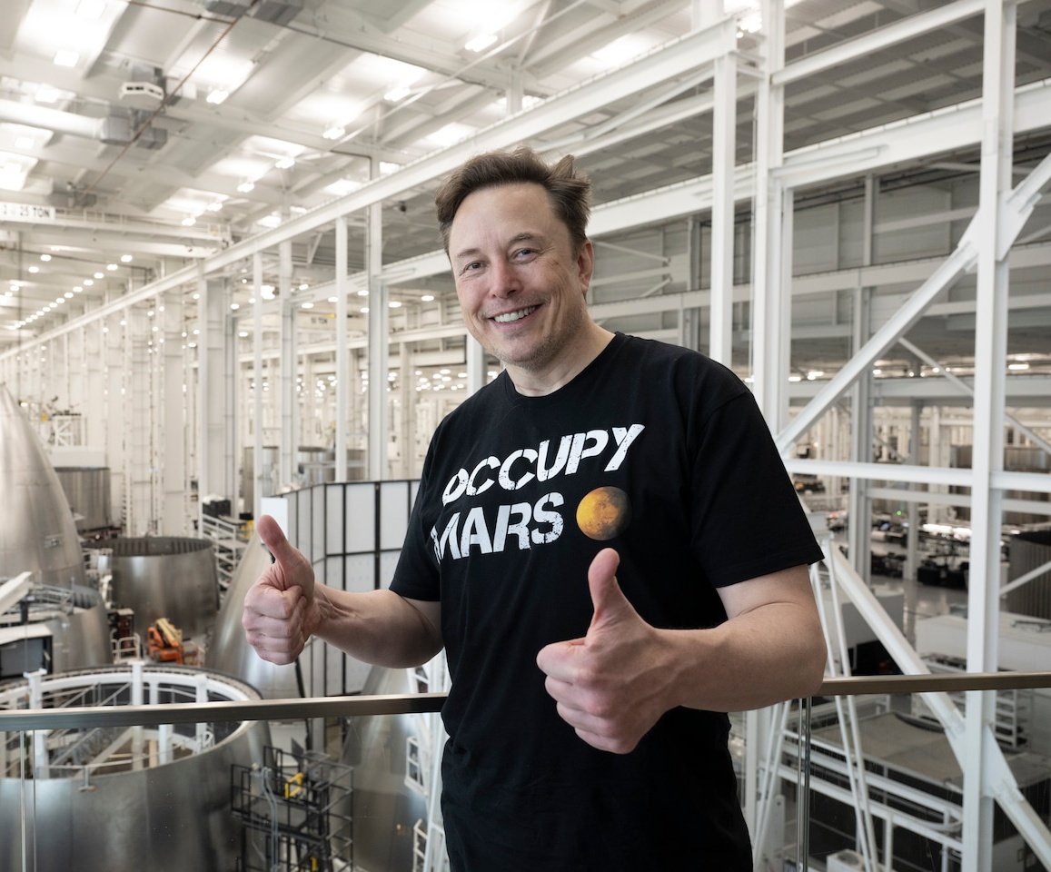 DimaZeniuk's tweet photo. Elon Musk on Mars colonization:

“I’m not going to ask any venture capitalists for money. 

I realize that it makes no sense as an investment. 

That’s why I’m gathering resources.” https://t.co/L47gOzK2Xj
