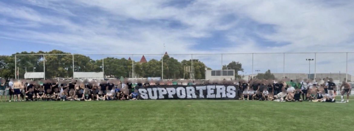 FutbolGradas's tweet photo. 18 equipos, casi 250 ultras, fútbol, comida, bebida, y un ambiente inigualable de hermandad y unión. 
Chapó a todos los presentes y en especial a los organizadores, tremendo trabajazo el vuestro. @1986Oficial 
Larga vida a los ultras del Betis. https://t.co/nABixNjpbP