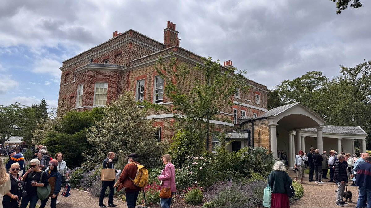 DoMoreRed's tweet photo. โจ What a day for #Redbridge! โจ
We were thrilled to welcome Fiona Bruce and the iconic #AntiquesRoadshow to @ValMansion & Gardens. ๐ฅ๐๏ธ
From family heirlooms ๐บ and vintage fashion ๐ to rare trainers ๐ and movie memorabilia ๐ฌ, visitors brought along some incredible treasures and stories.
A huge thank you to our staff, volunteers, Vision colleagues and the team at 1856 Cafรฉ โ for helping make the day such a success.
Looking for a unique venue? Valentines Mansion is also available for weddings, celebrations, corporate events and filming. Find out more at https://t.co/YVjj6DNd9V