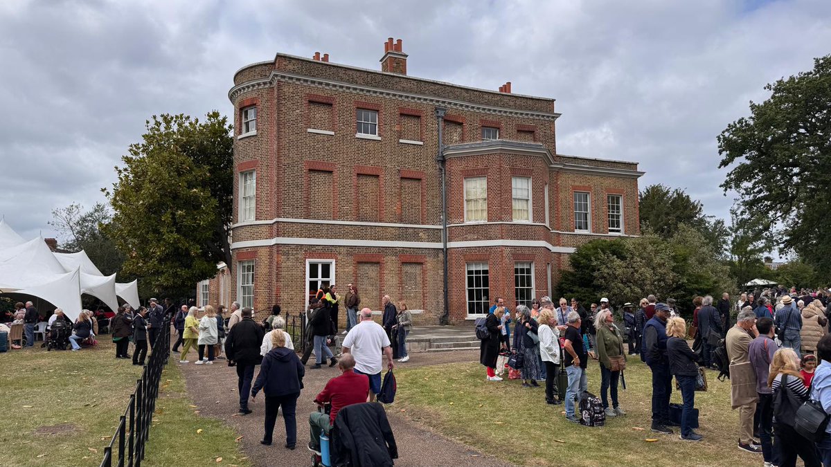 DoMoreRed's tweet photo. โจ What a day for #Redbridge! โจ
We were thrilled to welcome Fiona Bruce and the iconic #AntiquesRoadshow to @ValMansion & Gardens. ๐ฅ๐๏ธ
From family heirlooms ๐บ and vintage fashion ๐ to rare trainers ๐ and movie memorabilia ๐ฌ, visitors brought along some incredible treasures and stories.
A huge thank you to our staff, volunteers, Vision colleagues and the team at 1856 Cafรฉ โ for helping make the day such a success.
Looking for a unique venue? Valentines Mansion is also available for weddings, celebrations, corporate events and filming. Find out more at https://t.co/YVjj6DNd9V