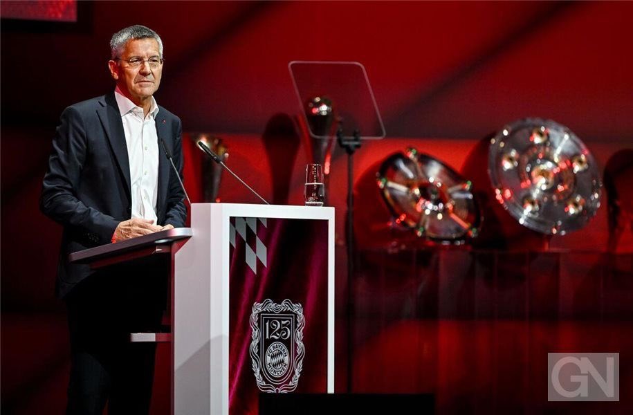 93li6's tweet photo. رئيس بايرن هيربرت هاينر 🎙️:

اوليسي لاعب في بايرن ميونخ ويرتبط بعقد طويل 

نحن لسنا نادياً يبيع نجومه

وإذا أراد فلورنتينو بيريز إرسال عرض لنا وهو ما لم يحدث حتى الآن 
فيمكنه أن يوفر على نفسه عناء ذلك😂 https://t.co/XLiDMOpgQb