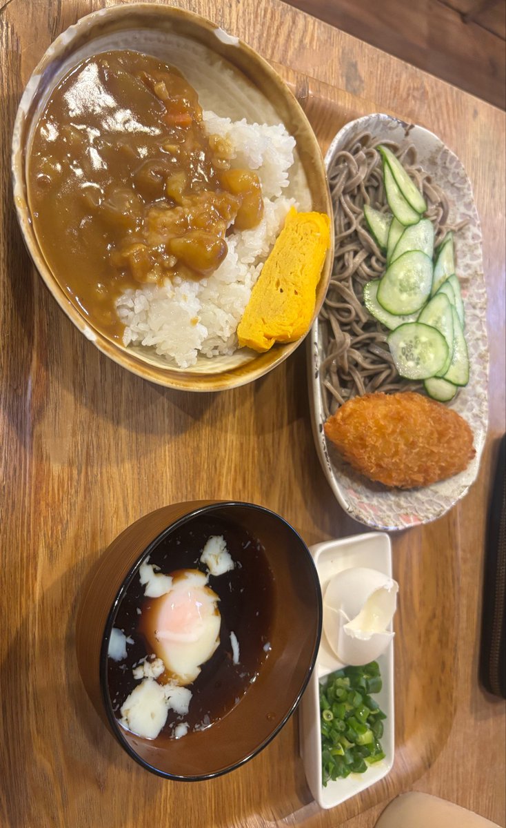 ryuusei3108's tweet photo. 冷そばに白身フライ乗ってて¥600🫢
ミニカレー　¥200
うまい✨
蕎麦cafe輪さん https://t.co/dmEbd40nJQ