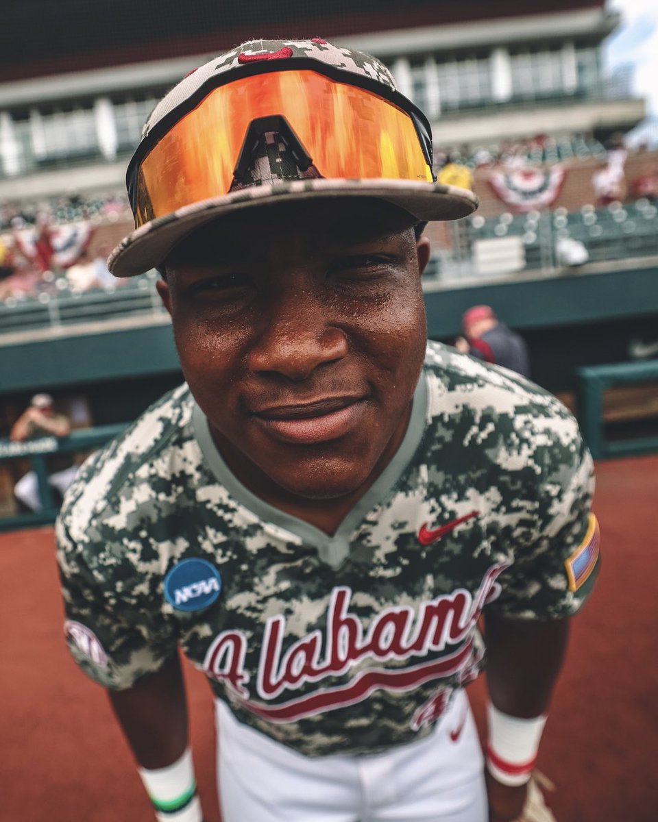 NCAABaseball's tweet photo. Feeling good in Tuscaloosa 💪

#RoadToOmaha x 📸 @AlabamaBSB https://t.co/w8x1MWeALC