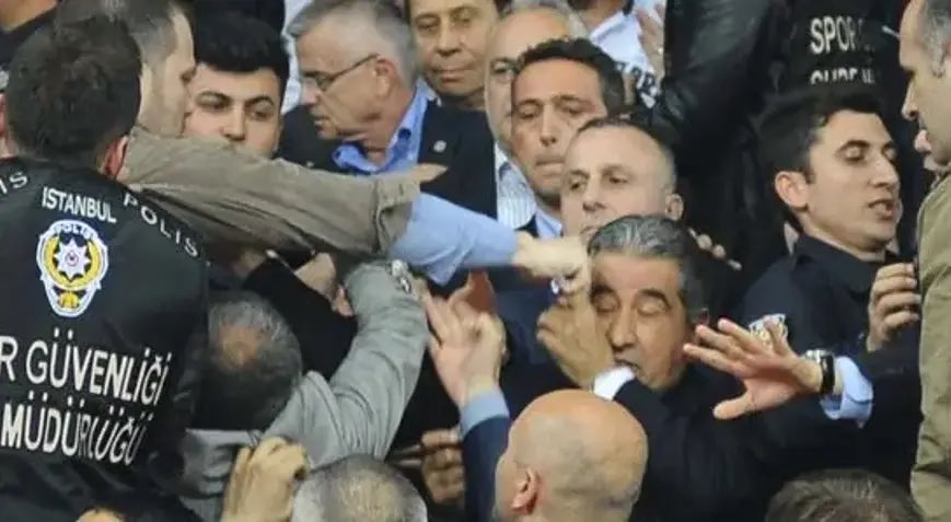 peramcmv's tweet photo. @namelessone1905 Bir makas daha alır sesini keseriz sıkıntı yok. https://t.co/dhR7w16sp0
