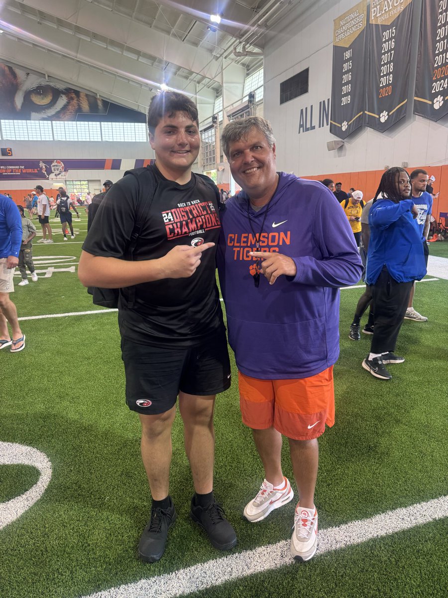 MerinoSamnik's tweet photo. Had a great time at the Dabo Sweeney football camp thank you to everyone who made it possible for me to be there.
@CoachMattLuke @carson_cramer @CoachTA44 @MarshallMcDuf14 @BigPlayRay50 @ClemsonFB https://t.co/4mU53Z8M3C