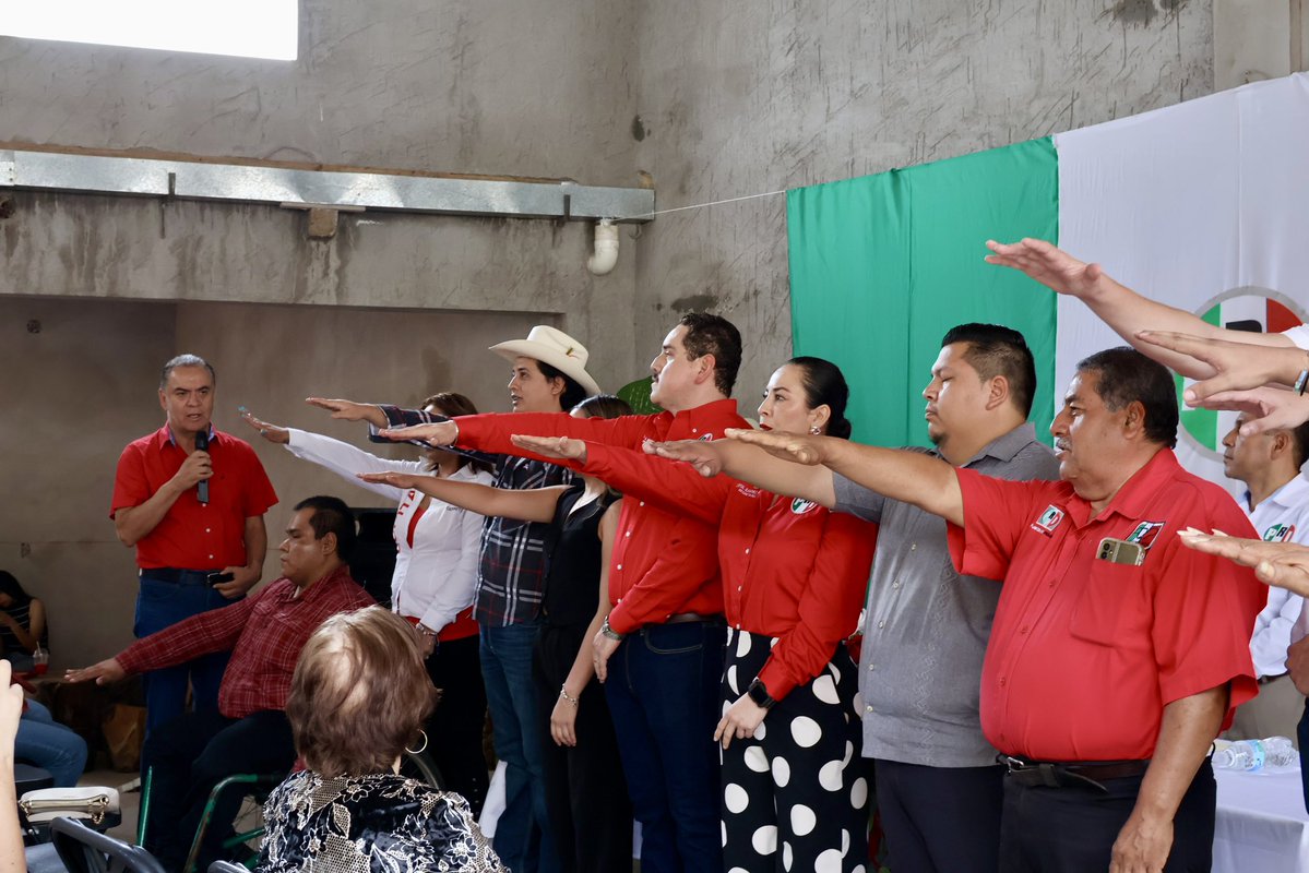 PRI_SLP's tweet photo. 🎉 Desde el PRI San Luis Potosí felicitamos a Ulianov Sergufrievich Montoya Gallegos por asumir la presidencia, así como a nuestra secretaria, Crystal Sánchez Reyes, por rendir protesta junto a la estructura del Comité Municipal de Cerritos. 

Les deseamos mucho éxito en esta nueva etapa de trabajo y compromiso a favor de la ciudadanía. 

¡Enhorabuena! 👏✨

@PRI_Nacional 
@alitomorenoc 
@sara_rochaslp 

#AmorPorSanLuis