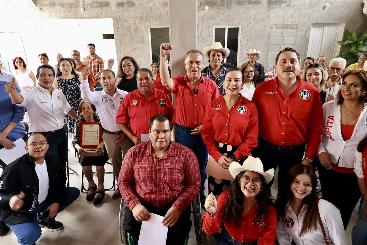PRI_SLP's tweet photo. 🎉 Desde el PRI San Luis Potosí felicitamos a Ulianov Sergufrievich Montoya Gallegos por asumir la presidencia, así como a nuestra secretaria, Crystal Sánchez Reyes, por rendir protesta junto a la estructura del Comité Municipal de Cerritos. 

Les deseamos mucho éxito en esta nueva etapa de trabajo y compromiso a favor de la ciudadanía. 

¡Enhorabuena! 👏✨

@PRI_Nacional 
@alitomorenoc 
@sara_rochaslp 

#AmorPorSanLuis
