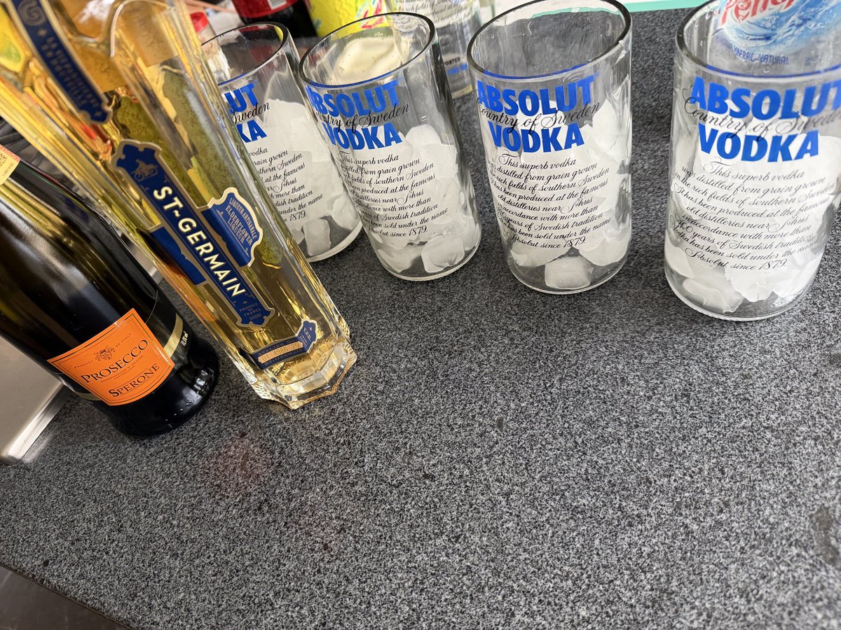 jpperezc's tweet photo. Planeando vacación!!
✈️🛳️🏝️🥂🍹 https://t.co/Dj68ll6kzS