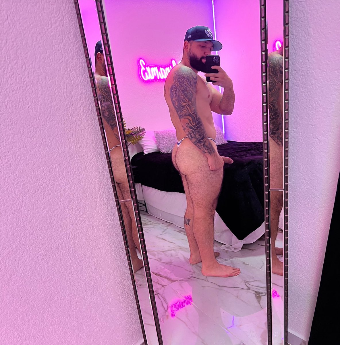 reybuentello05's tweet photo. 🥵 do u like me in thongs https://t.co/lSGZ2GzIZr