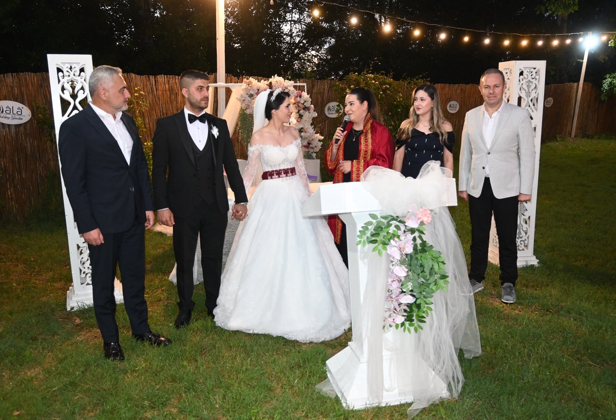 kirklarelitso's tweet photo. 1⃣Odamız personeli Bahadır Ercan, Miray Kaplan ile bir ömür beraberliğe ilk adımı attı. Adalet ve Kalkınma Partisi Kırklareli Milletvekili Ahmet Gökhan Sarıçam ile Yönetim Kurulu Başkanımız Soner Ilık çiftin nikah akdine şahitlik ederek, bir ömür boyu mutluluklar diledi. https://t.co/8tBrJcXIwz