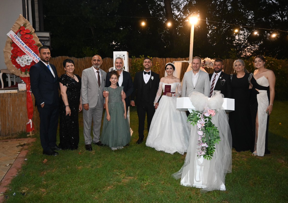 kirklarelitso's tweet photo. 1⃣Odamız personeli Bahadır Ercan, Miray Kaplan ile bir ömür beraberliğe ilk adımı attı. Adalet ve Kalkınma Partisi Kırklareli Milletvekili Ahmet Gökhan Sarıçam ile Yönetim Kurulu Başkanımız Soner Ilık çiftin nikah akdine şahitlik ederek, bir ömür boyu mutluluklar diledi. https://t.co/8tBrJcXIwz