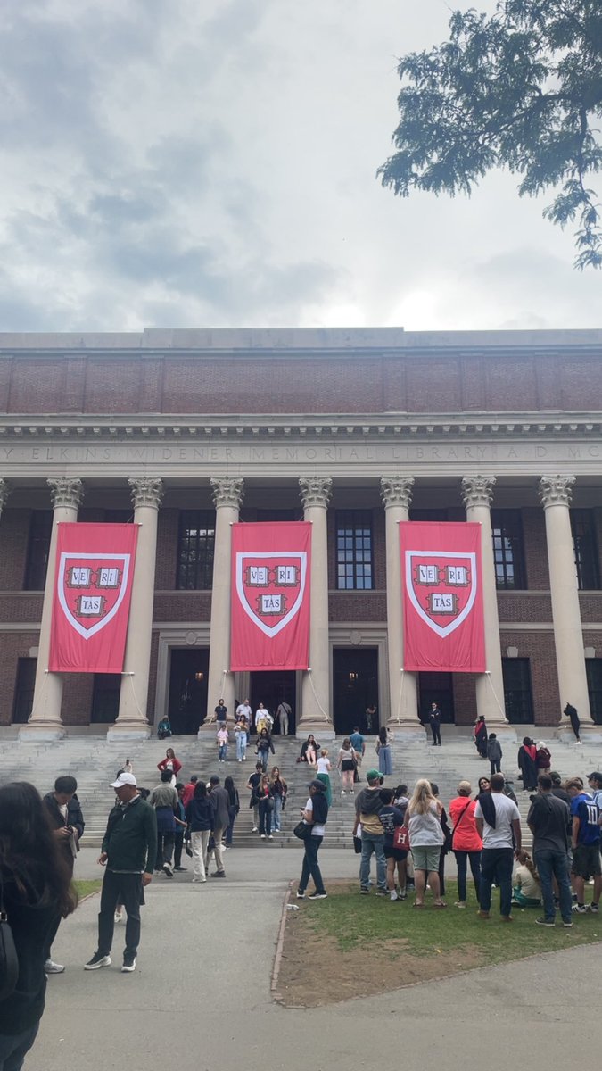 renahm98's tweet photo. This is Harvard https://t.co/aC53gLtQKf