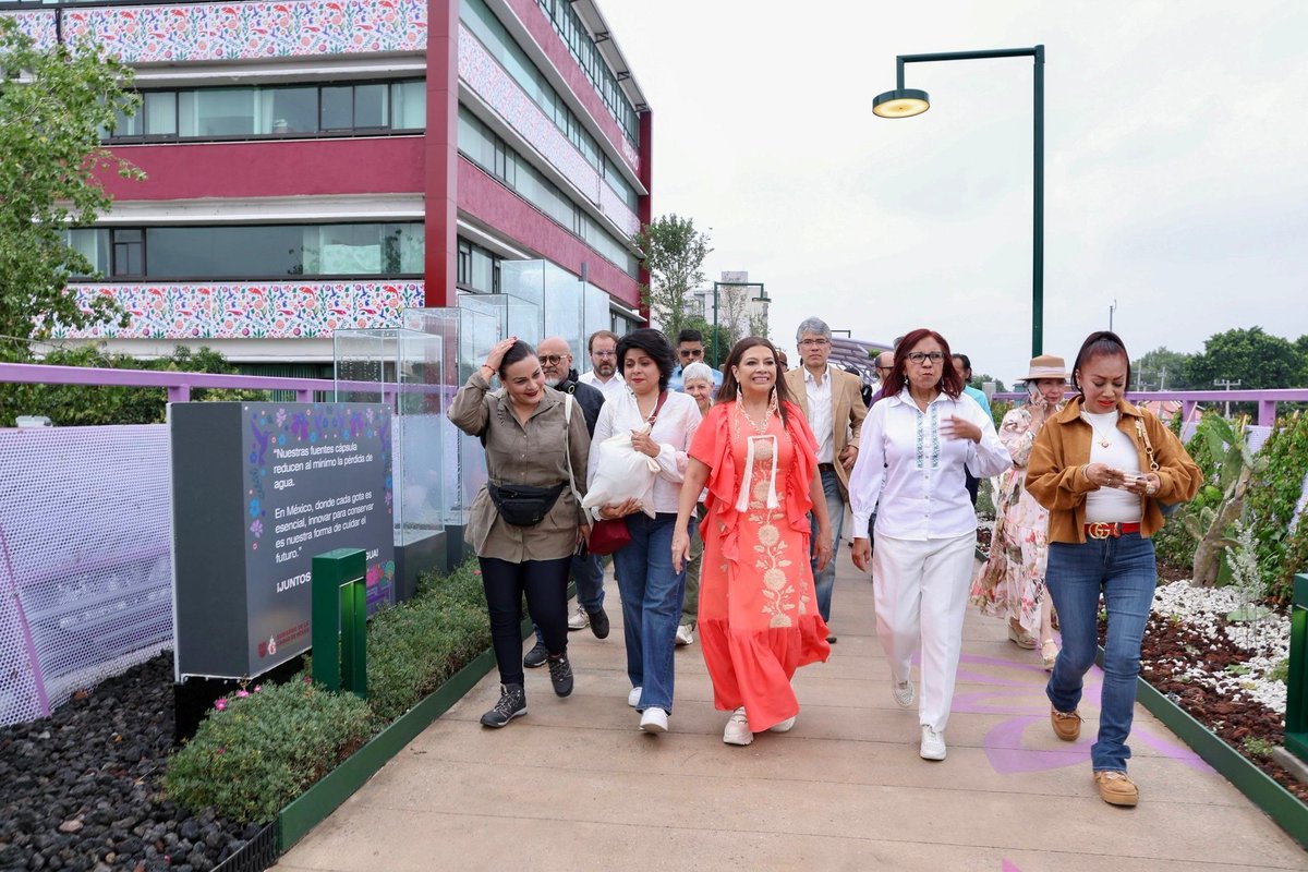 ClaraBrugadaM's tweet photo. Con el nuevo Jardín Flotante Tlallipan se amplía el espacio público para las familias de nuestra ciudad. Ademas, fortalecemos una ruta verde, libre y segura para quienes caminan o hacen deporte. 

Mas infraestructura urbana de calidad en #LaCapitalDeLaTransformación, y una mejor ciudad para todas y todos.