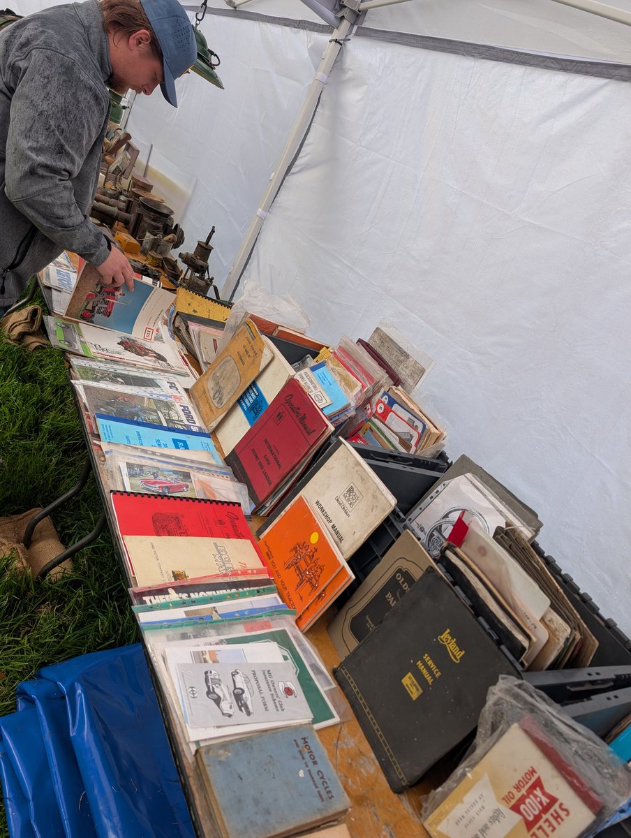 CarlsonTractor's tweet photo. A few more scenes from the swap meet at Tractor Fest. https://t.co/gTZDRyMVFY