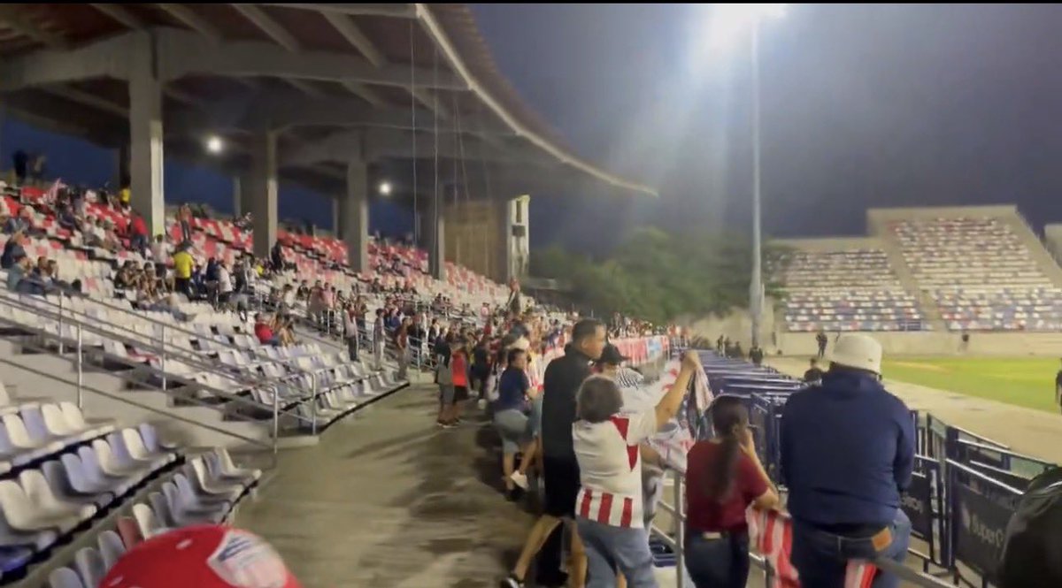 soloverde02's tweet photo. @TCastillo96844 @J70MR Ayer ustedes gratis !!! Ganando la serie 3-0 
🤡🤡🤡🤡🤡🤡🤡🤡 https://t.co/6ZWht4XgUG
