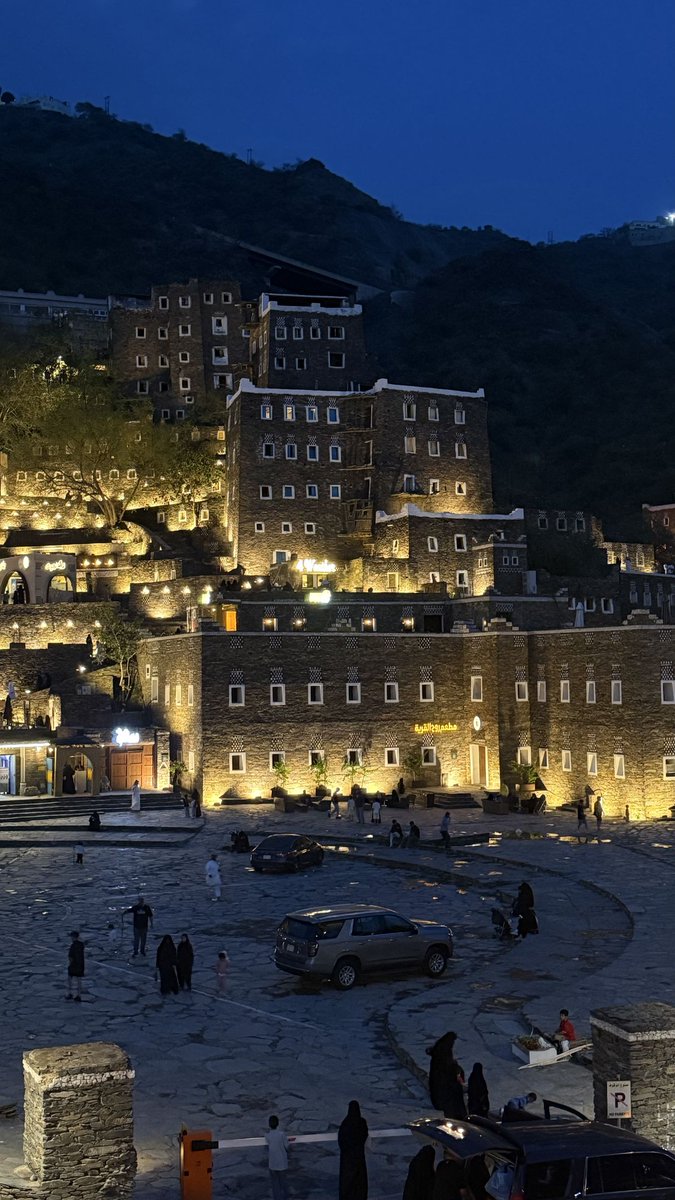 Yemen_Culture's tweet photo. Yemen's ancient architecture, especially in cities like Sana'a, showcases some of the most unique and beautiful designs in the world. https://t.co/oUtP0fVUnn