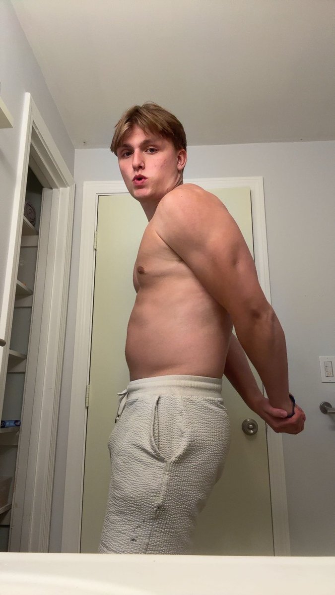LIRTWO's tweet photo. @Ian77cr1 Yessir goat, lean is law 😎 https://t.co/vRSrBm7b0J