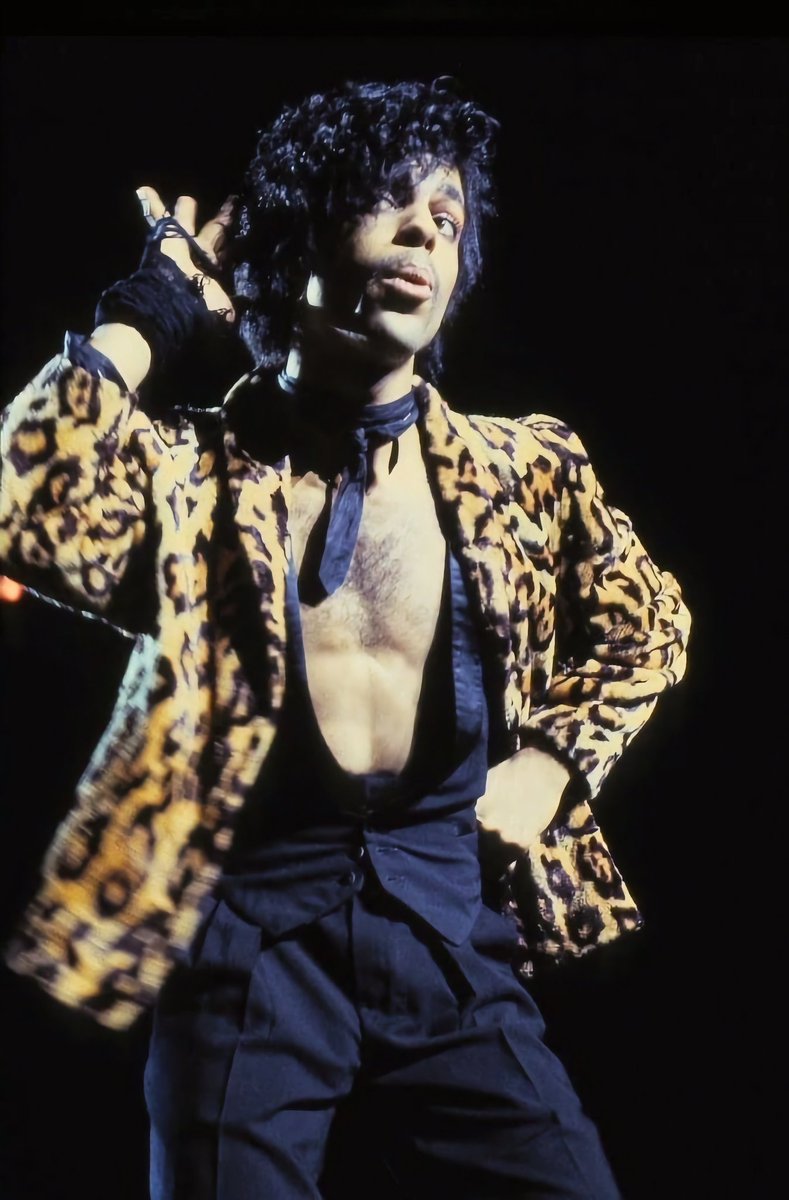 Spooky04's tweet photo. Happy Solar Return U Sexy Motherfucker 💫  #HappyPrinceDay 💜 #June7th #IMissUEveryDay #PrinceIsMusic #MyLoveIsForever https://t.co/JEFVIv3TsU