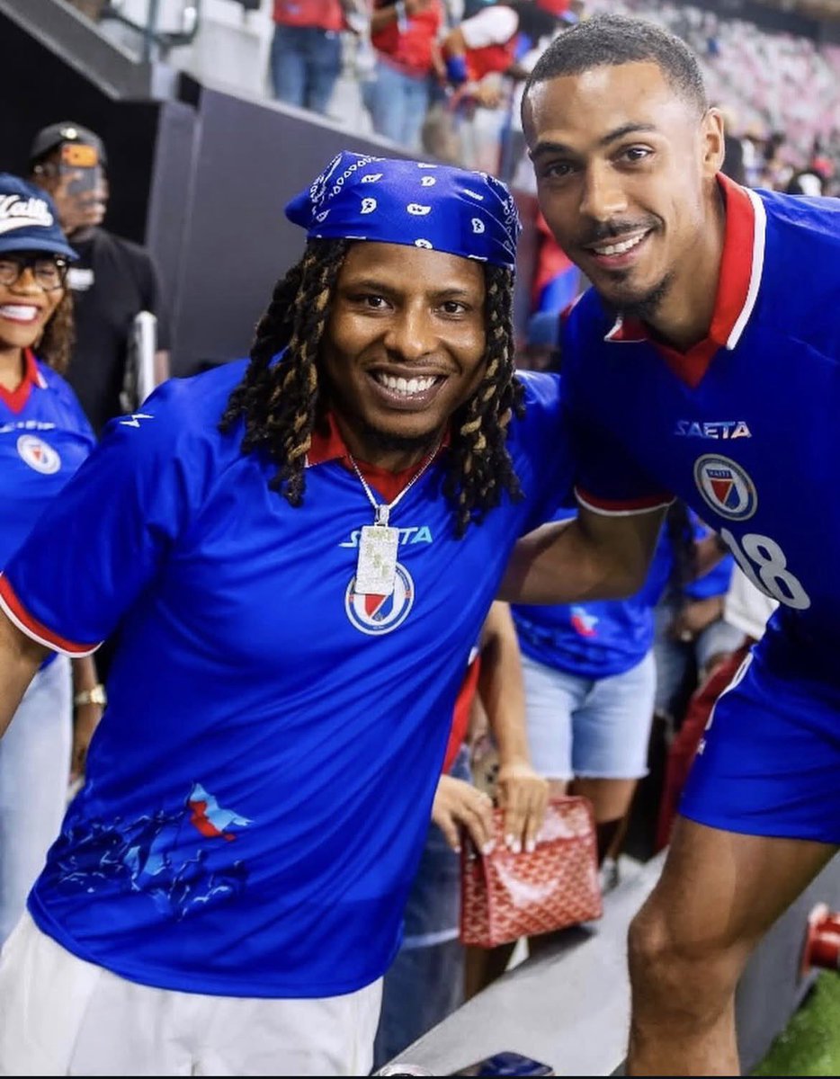 286Loco's tweet photo. Mèsi Baky paskew te fè yon foto ak Isidor ki koz li te fè Goal fas Peru a🫡🇭🇹 https://t.co/39cM8LVkVX