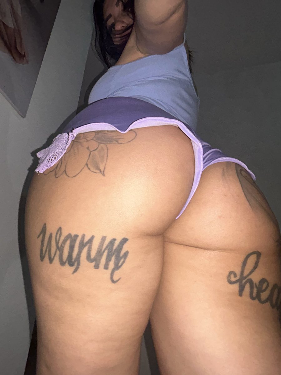 llysb0n's tweet photo. Come see me twerking and bouncing with this huge booty in the comments? 🤤 https://t.co/5j8Lh08Q2H