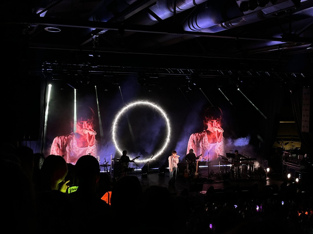 snakesjanuary's tweet photo. My first time seeing Woodz in live &amp; it was amazing hopefully able to see u again in some year 👏🥰
감사합니다❣️
Short of:AMNESIA
#WOODZinBerlin #Archive1WorldTour 

📍Columbiahalle､Berlin､Germany https://t.co/j9sh6pT1Cu