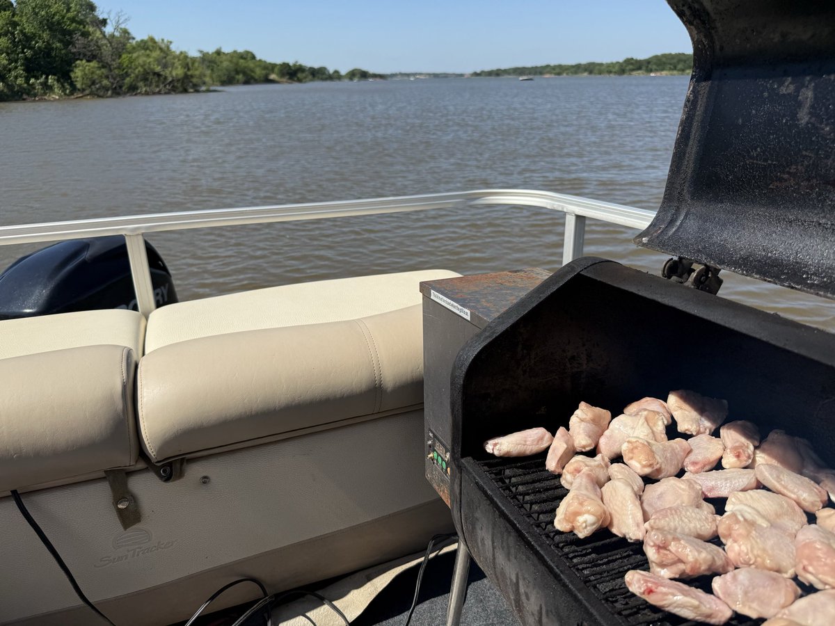 PhilFreeman13's tweet photo. I’ve gotta give props to @AhGrills   My Davy has been put through the wringer week after week, year after year, and it’s still kicking!! https://t.co/SOwSXha1sb