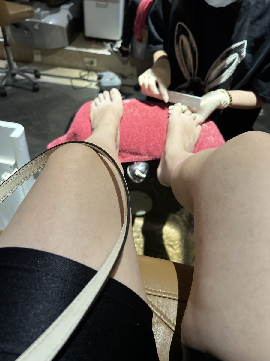 latinafeetntoes's tweet photo. Warning: prolonged absence may have increased my ability to tempt you. 😈👣
I’m back, posting again, and ready to give you something worth looking at. Don’t keep me waiting. 💕
#feetfetısh #feetworshi̇p #latina #prettytoenails #footfetısh #hotwife #latinafeet #milf #suckmytoes https://t.co/cI01S1bHH8