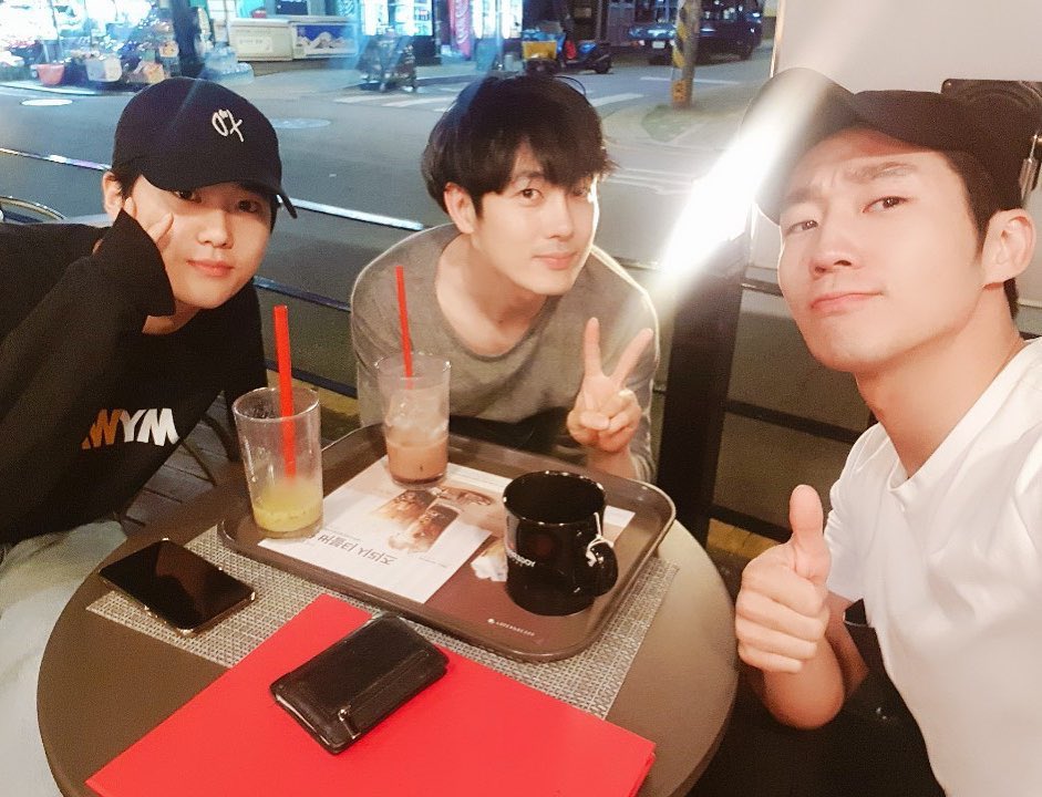 zero_luxiu's tweet photo. おはしう。おはるぅ。
190608 スホ、earlberbatch Instagram
　　　　ジョンデ、ksh7909 Instagram
#xiumin #luhan #lumin #xiuhan #ルーミン　#EXO https://t.co/wxMOZet6px