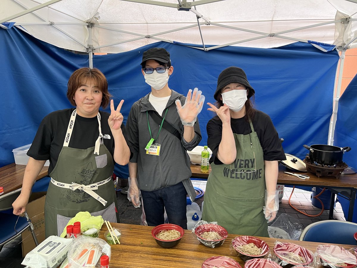 fukueifarm's tweet photo. おはようございます
昨日、
無事に
まちなか広場でサバイバル
イベント終了しました〜

集計の結果
赤外線サバゲー
シューティング
参加者・・・107名

関係者の方々、
なにより
イベントを楽しんで頂いた
方々

ありがとうございました😊

お蕎麦の振る舞いは
暑かった💦

次回はカキ氷で行きます。 https://t.co/JRLqIr0U5V