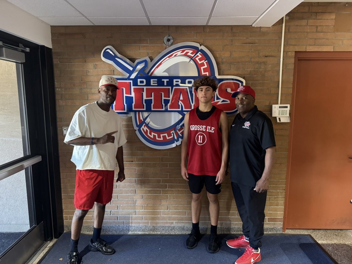 Action_JACK_'s tweet photo. Today as I coached I had a mixture of awe, validation &amp; strategic satisfaction watching my PG @MaxWesterdale lead his team to 2 wins at the #HoratioWilliamsFoundation Team Camp. 29 Pts vs Saline &amp; 41 Pts vs ATAP in front of the entire U of D Staff. Max is a top player in c/o 2029 https://t.co/X6axmy9AIl