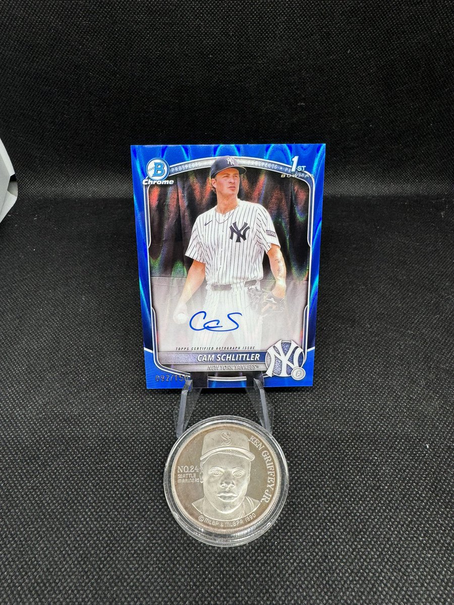 mattx77's tweet photo. @Elliott0924 @davisdugout @premiercards_2 2025 Bowman Chrome Cam Schlittler blue raywave auto - $825 shipped BMWT https://t.co/k2lt2MFNJj