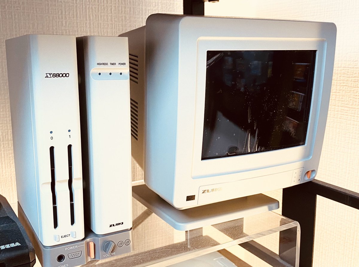 oz_shiron's tweet photo. 6月8日は #68の日 でしたか

X68000は当時のゲームキッズ達にとって憧れのマシン！あのグラディウスが遂に完全移植かと興奮したものです！
他にもX68でしか遊べないタイトルも多くて持ってる友達が羨ましかったですね！
※写真はX68Z https://t.co/3Y2DpLdT3Q