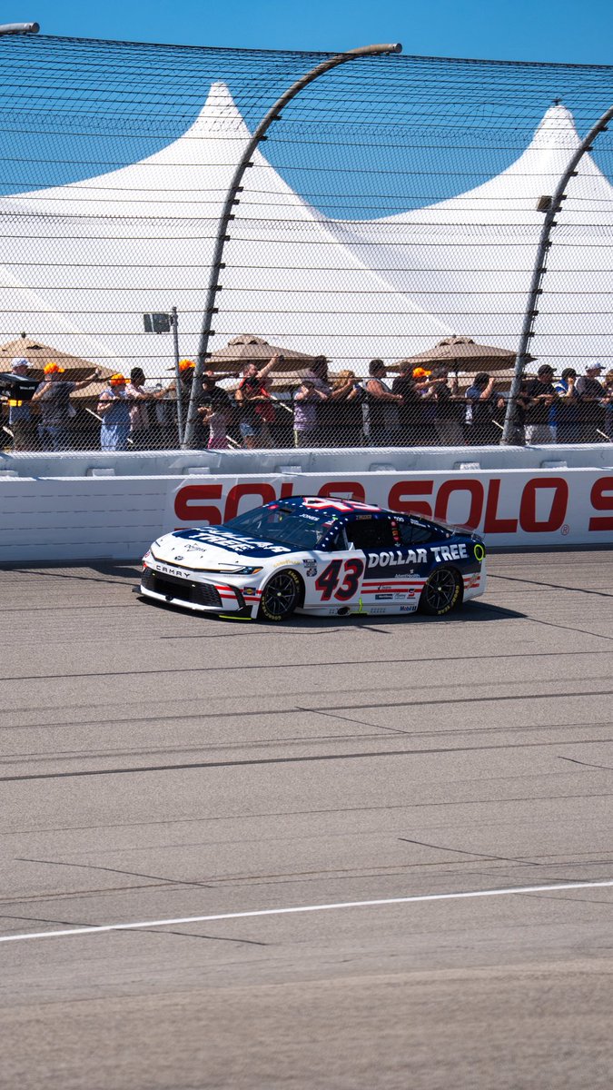 LEGACYMotorClub's tweet photo. Up to P4: @Erik_Jones! https://t.co/cZd5Qoad9C