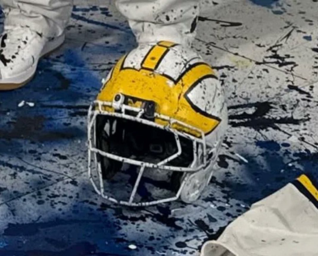 CFBKings's tweet photo. Michigan has white helmets on display during recruiting photos… 👀 https://t.co/R0BmqNufjA