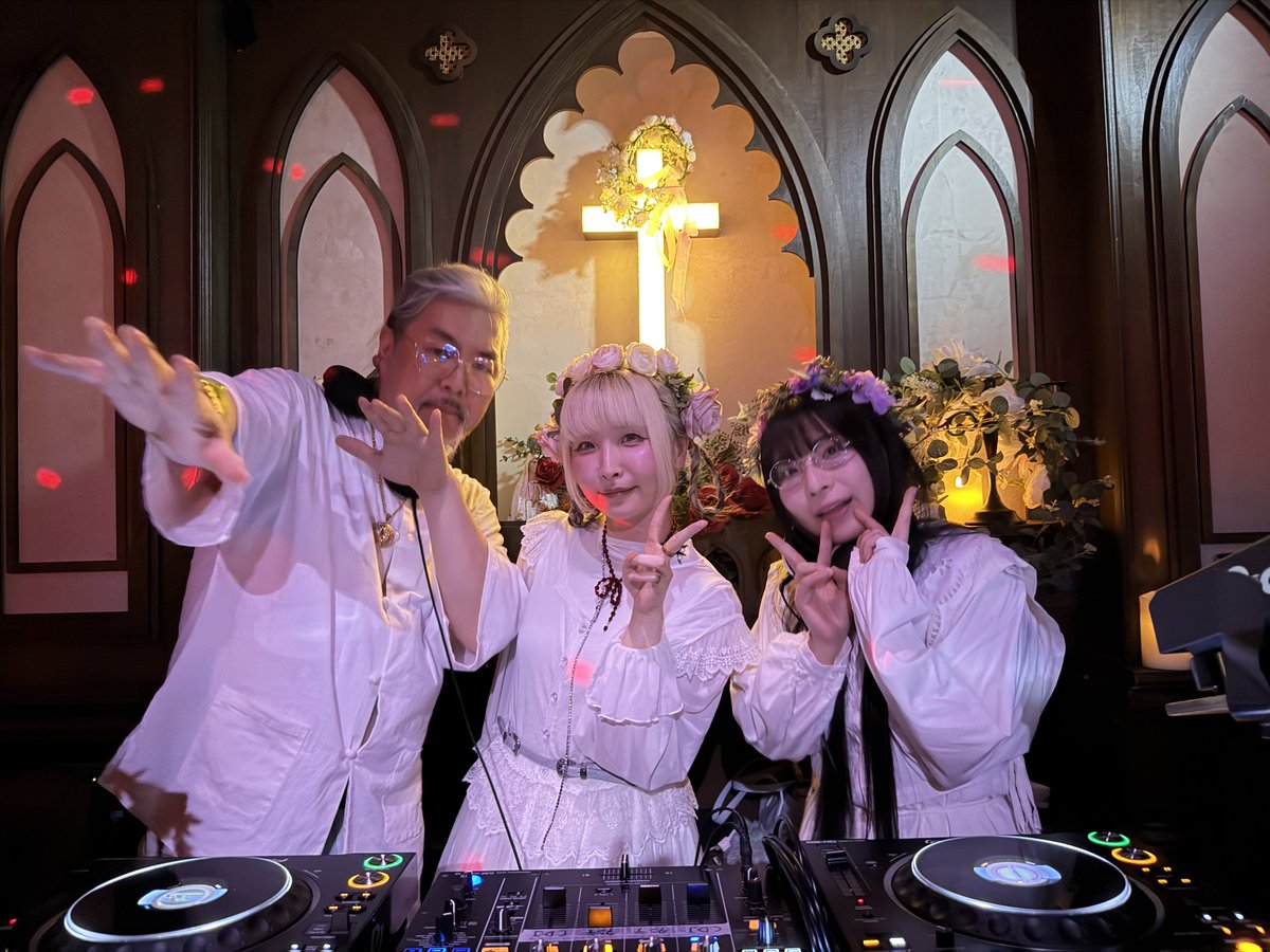 ReFuCafe's tweet photo. 梅雨入り日というお足元の悪い中、夏至祭にご来場くださいました皆さま、ありがとうございました💐
この夏もたくさん思い出を作りましょう！
今日は、その1ページ目として最高のパーティでした‼️
#マッドサマー #MADSOMMAR https://t.co/yhWnTkZa5U