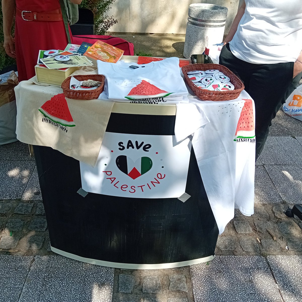 milka_eric's tweet photo. Bio još jedan Bazar,
 dobra muzika, dobri ljudi,
neumorna mladost i smisleni razgovori https://t.co/jPMZ8NlPKN